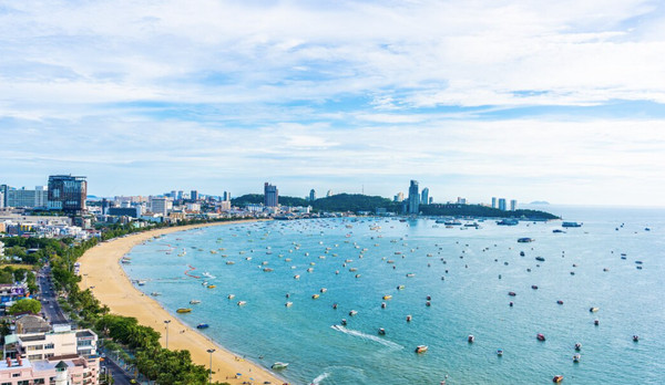 Màn trình diễn pháo hoa rực rỡ trên bầu trời Đà Nẵng kỷ niệm 50 năm giải phóng thành phố
