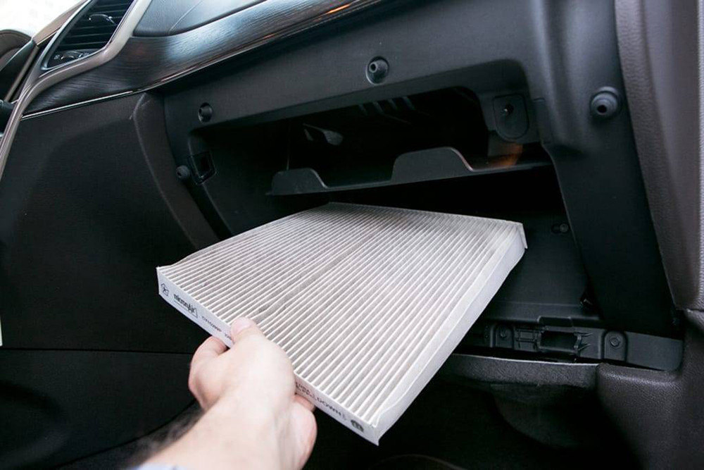 Màng lọc gió điều hòa cabin xe hơi bị tắc nghẽn