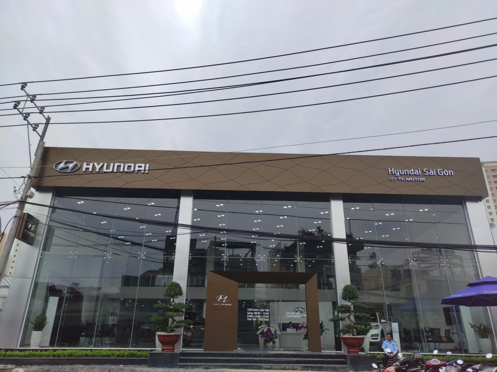 Mặt tiền chính của Đại lý Hyundai Sài Gòn Quận 2