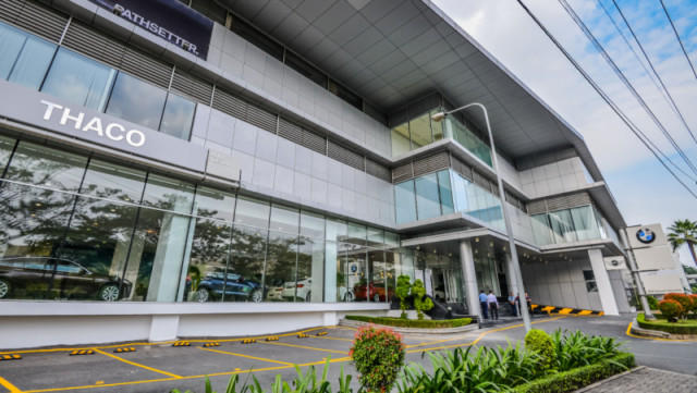 Mặt tiền hiện đại của showroom BMW Nha Trang