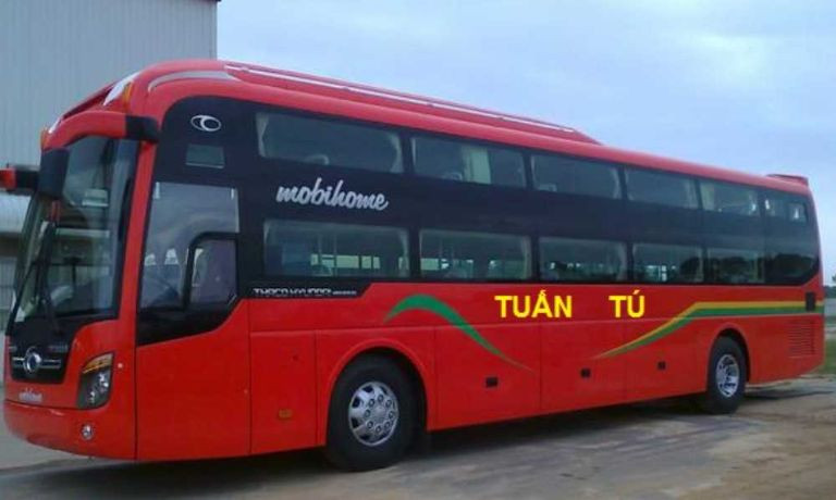 Mặt tiền văn phòng nhà xe Tuấn Tú tại thành phố Hồ Chí Minh, dễ dàng nhận diện