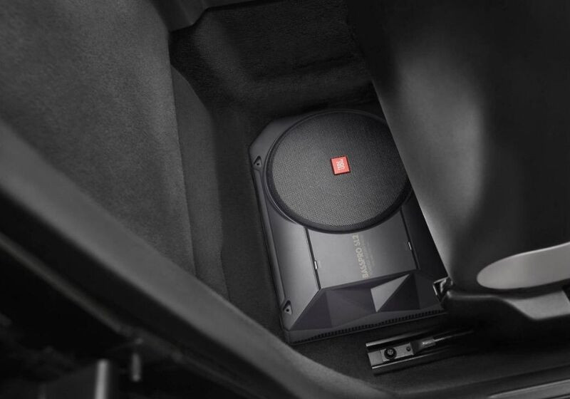 Mẫu loa sub điện JBL Bass Pro SL tích hợp ampli tiện lợi cho xe hơi
