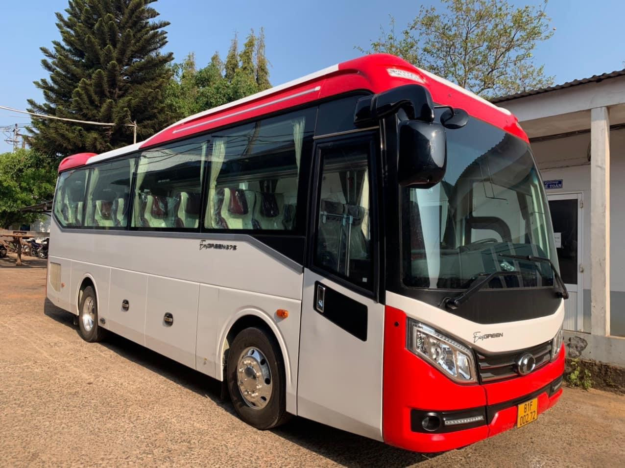 Mẫu xe 29 chỗ hiện đại phù hợp cho đoàn khi thuê xe du lịch Gia Lai