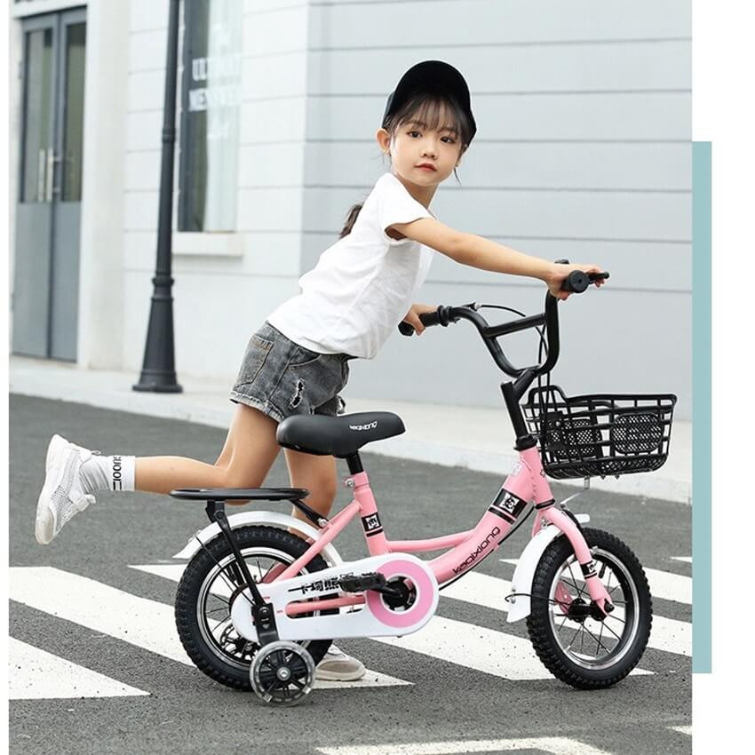 Mẫu xe đạp trẻ em giá rẻ với thiết kế đáng yêu cho bé gái