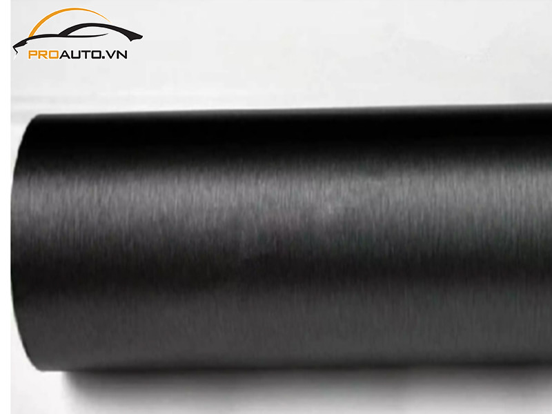 Mẫu xe được dán wrap nhôm xước, thể hiện sự tinh tế và khác biệt về phong cách.