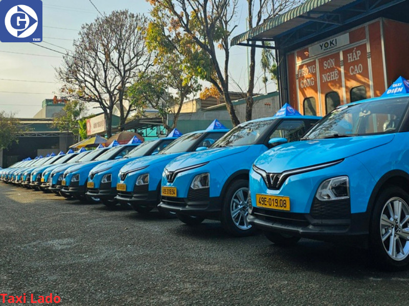 Mẫu xe Taxi Lado hoạt động tại Lâm Đồng