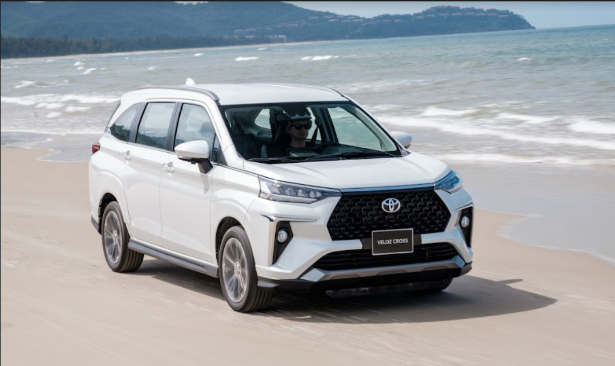 Mẫu xe Toyota Veloz Cross 7 chỗ với thiết kế ngoại thất hiện đại và mạnh mẽ