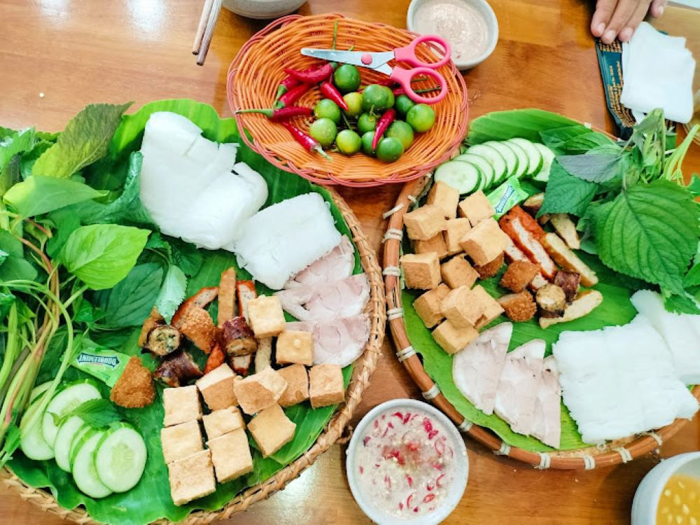 Mẹt bún đậu tá lả hấp dẫn tại quán Mạc Văn Khoa Gò Vấp