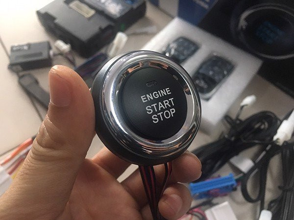 Mở cốp tự động bằng chìa khóa smart key trên xe Kia Sorento
