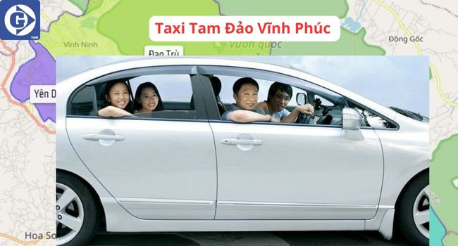 Một chiếc taxi đỗ trên đường đèo tại Tam Đảo
