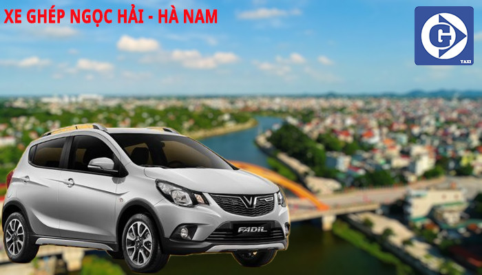 Một chiếc xe 4 chỗ màu bạc đang chờ đón khách cho dịch vụ xe ghép Hà Nam đi Hà Nội