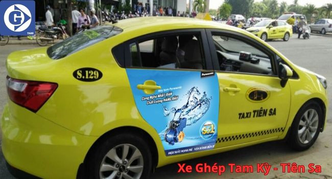 Một chiếc xe đang hoạt động cho dịch vụ xe ghép tiện chuyến tại khu vực Tam Kỳ.