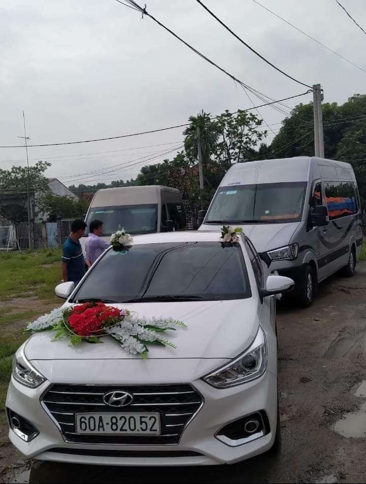 Một chiếc xe hoa lộng lẫy đang chờ đón cặp đôi trong ngày cưới tại Gia Kiệm