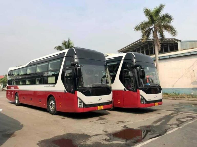Một chiếc xe khách Tâm Hạnh chuyên tuyến Đà Lạt Bình Thuận