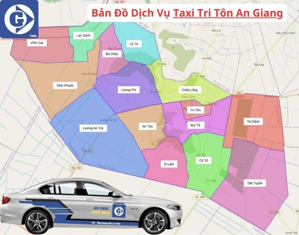 Một chiếc xe taxi đang di chuyển trên đường phố Tri Tôn, An Giang