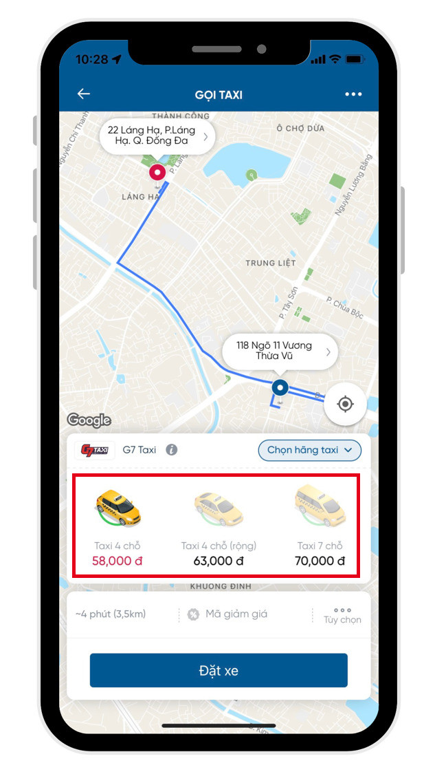 Một chiếc xe taxi hiện đại đậu trên đường, tượng trưng cho sự lựa chọn đa dạng giữa taxi 4 chỗ 7 chỗ đáp ứng mọi nhu cầu di chuyển.