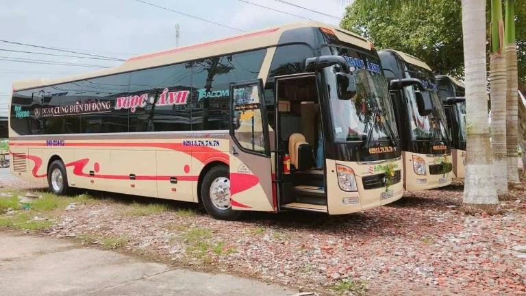 Một chuyến xe khách trên tuyến Cà Mau – TP.HCM tại bến