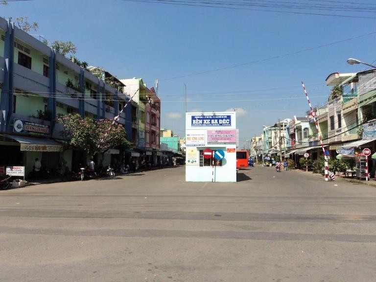Một góc bên ngoài Bến Xe Sa Đéc, trung tâm kết nối giao thông