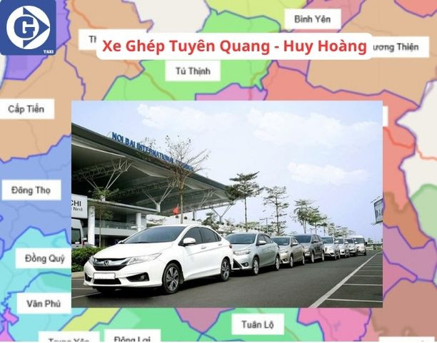 Một người tài xế xe ghép Tuyên Quang đang tương tác với điện thoại, có thể đang sử dụng ứng dụng đặt xe.