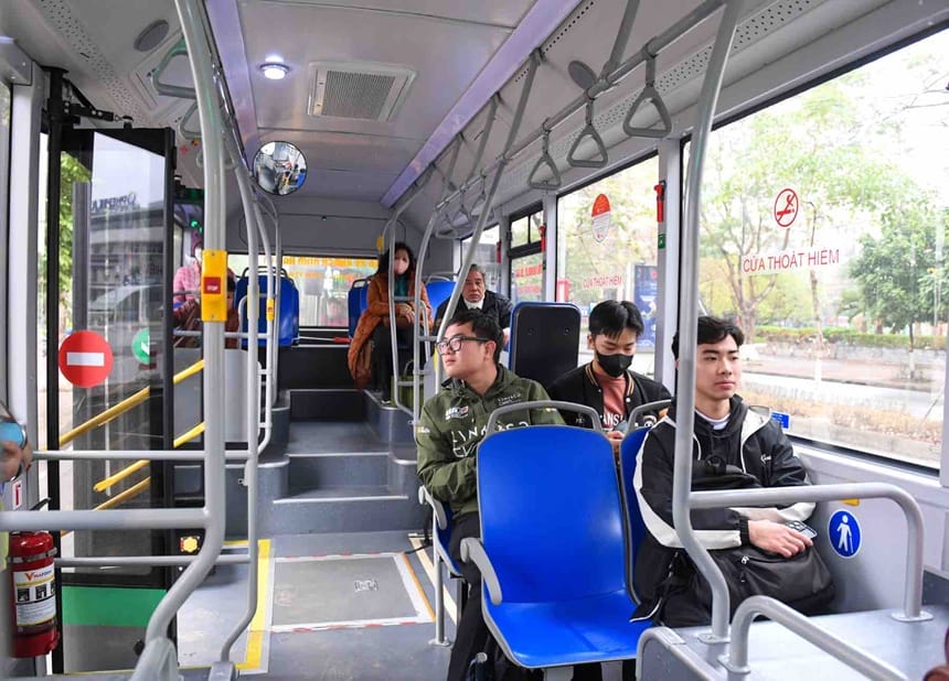 Một số lưu ý quan trọng hành khách cần biết khi đi xe bus 05