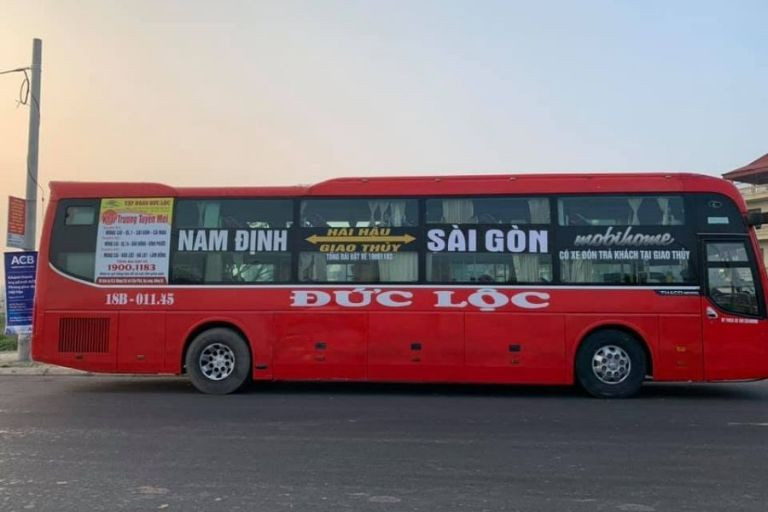 Một trong những xe khách của nhà xe Đức Lộc trên tuyến Đà Nẵng Ninh Bình
