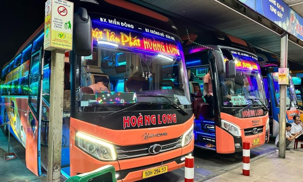 Mua vé trực tiếp tại quầy của Nhà xe Việt Tân Phát