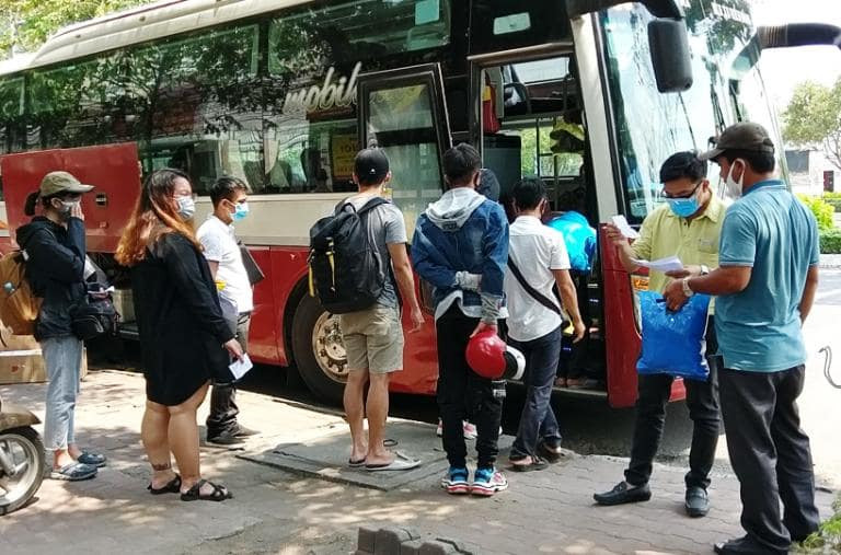 Mua vé trực tiếp tại văn phòng nhà xe Hiền Ân