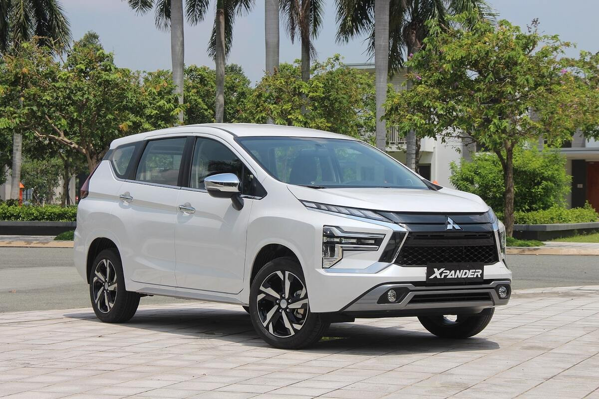 mua xe Mitsubishi Xpander cũ nên chọn bản MT hay AT