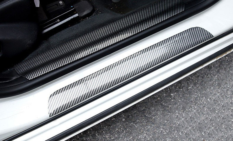 Nẹp bước chân ô tô carbon với họa tiết đẹp mắt