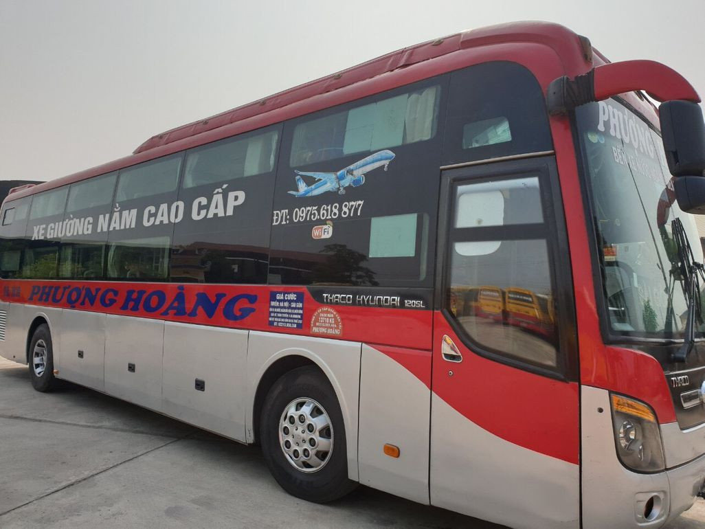 Nếu đi nhà xe Phượng Hoàng, bạn nên chú đặt vé trước để tránh trường hợp hết chỗ nhé