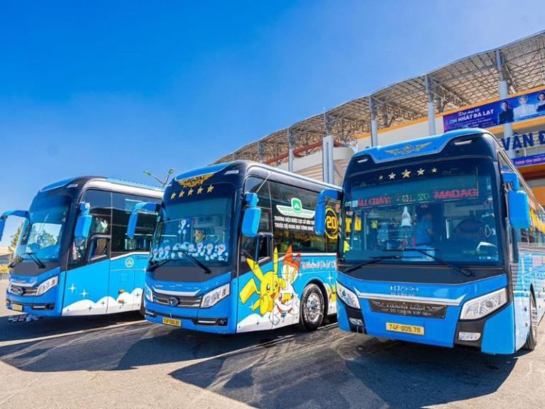 Ngoại thất xe khách giường nằm hiện đại của Nhà xe Tân Quang Dũng
