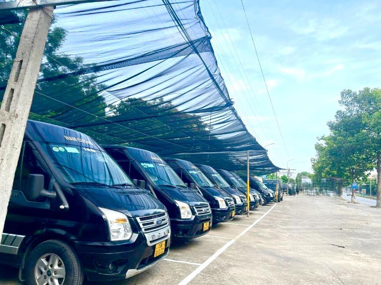 Ngoại thất xe Limousine của Nhà xe Nam Cường trên tuyến Hà Nội Việt Trì