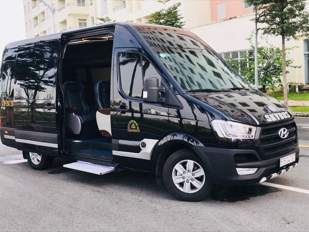 Ngoại thất xe Minh Trí limousine đi Đà Lạt từ Sài Gòn