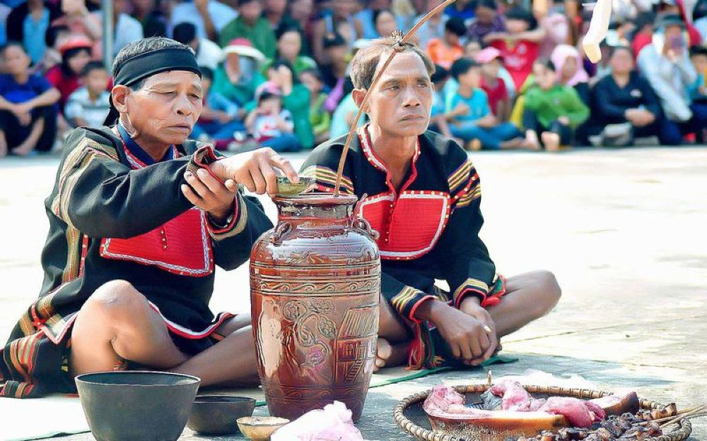Người Bahnar tại Gia Lai trong trang phục truyền thống
