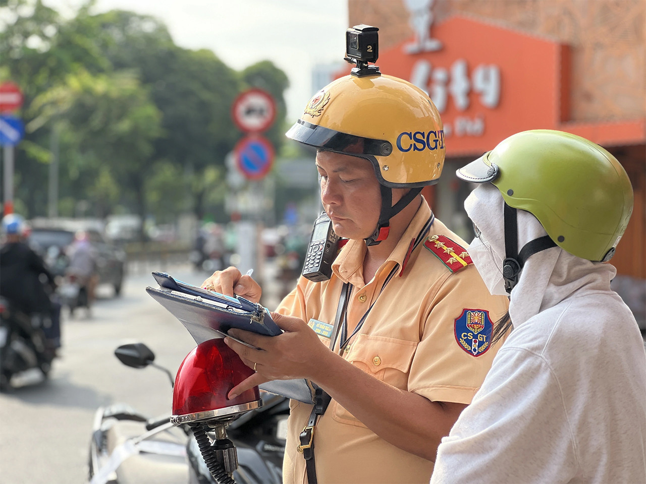 Người dân nhận tiền thưởng khi cung cấp thông tin vi phạm giao thông