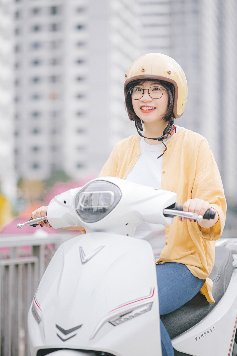 Người điều khiển và người ngồi sau xe cần đội mũ bảo hiểm