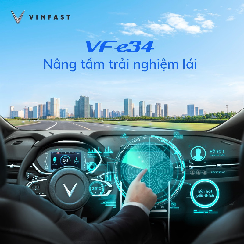 Người dùng trải nghiệm VinFast VF e34 bằng kính thực tế ảo VR/AR