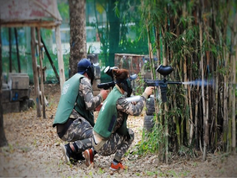 Người tham gia Paintball tại CLB Paintball Quận 7 với trang bị bảo hộ