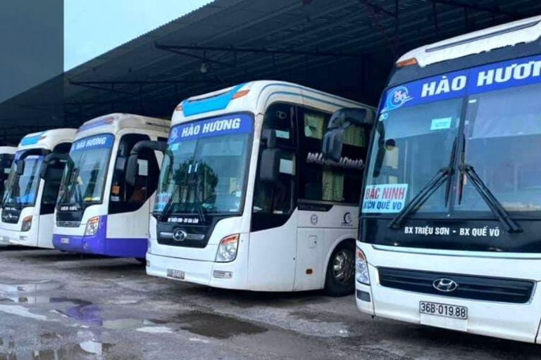 Nhà xe chuẩn bị khởi hành tuyến miền Trung từ Bến xe Cầu Rào