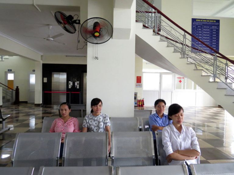 Nhà xe phục vụ hành khách tại Bến xe khách Thượng Lý