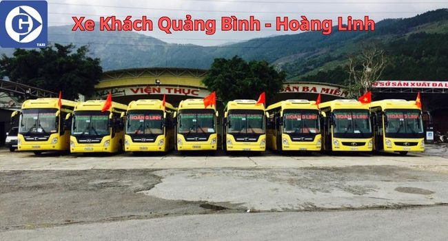 Nhân viên Hoàng Linh hỗ trợ hành khách lên xe tại bến xe Quảng Bình