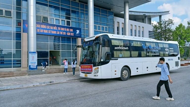 Nhân viên Nhà xe Hải Hà tư vấn đặt vé chuyên nghiệp