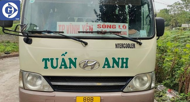 Nhân viên nhà xe Tuấn Anh sẵn sàng hỗ trợ khách hàng sử dụng xe khách Vĩnh Phúc