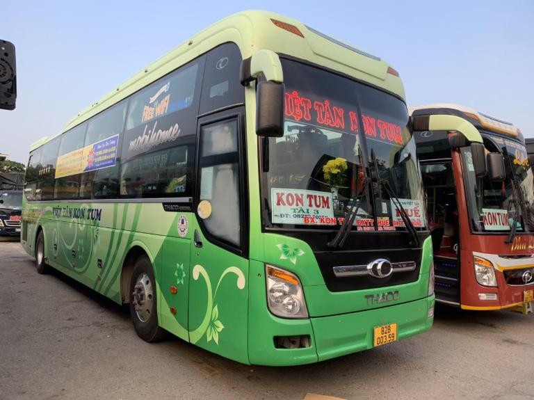 Nhân viên phục vụ tận tâm của Nhà xe Việt Tân