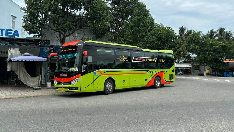 Nhân viên Thuận Tâm phục vụ tận tâm