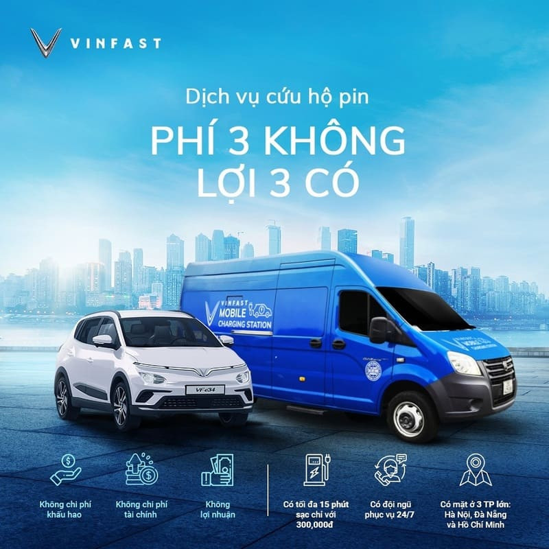 Nhân viên VinFast thực hiện cứu hộ pin cho xe điện