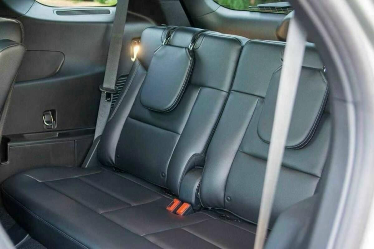 Nội thất Ford Explorer 2023 với không gian ghế ngồi bọc da cao cấp