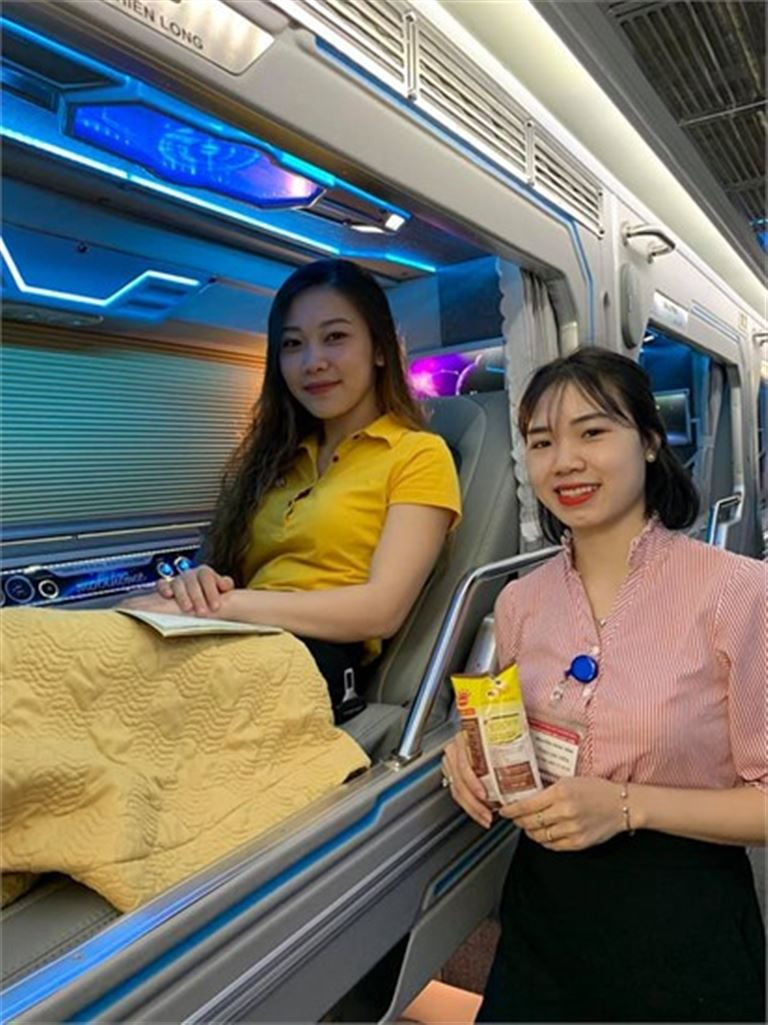 Nội thất khoang giường VIP sang trọng trên xe khách Quốc Tuấn