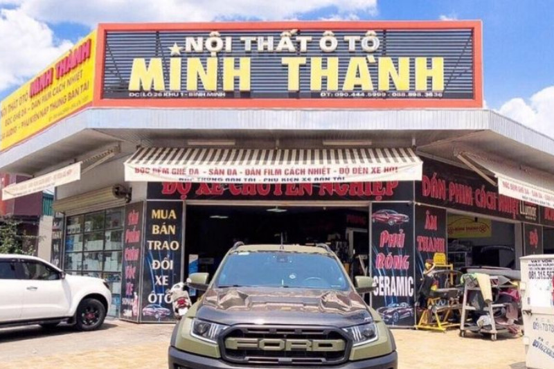 Nội thất ô tô Minh Thành chuyên dán phim cách nhiệt và độ xe tại Thanh Hóa