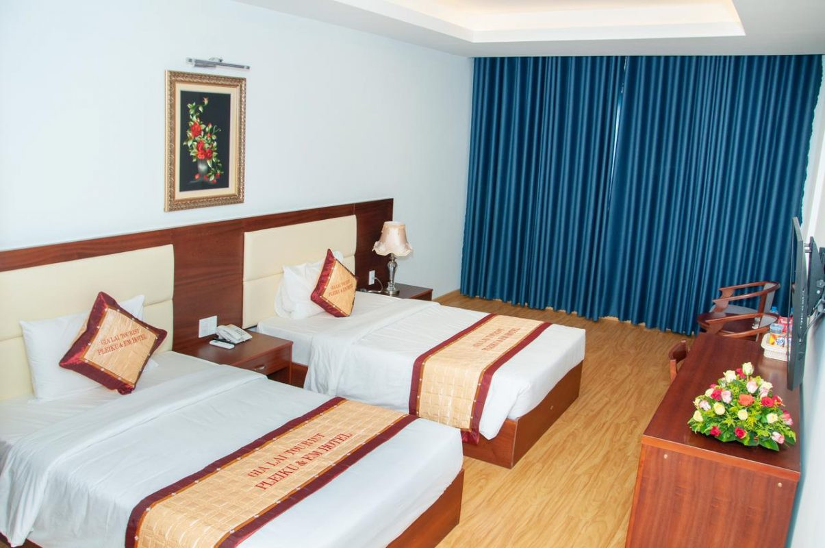 Nội thất phòng nghỉ Twin tiện nghi tại Khách sạn Pleiku &amp; Em